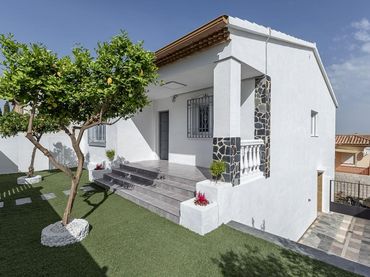 Detached house for sale in Calle Harales