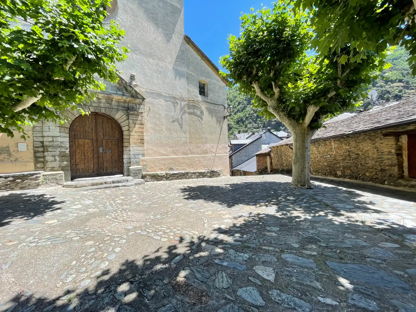 Vista exterior de Local en venta en Rialp