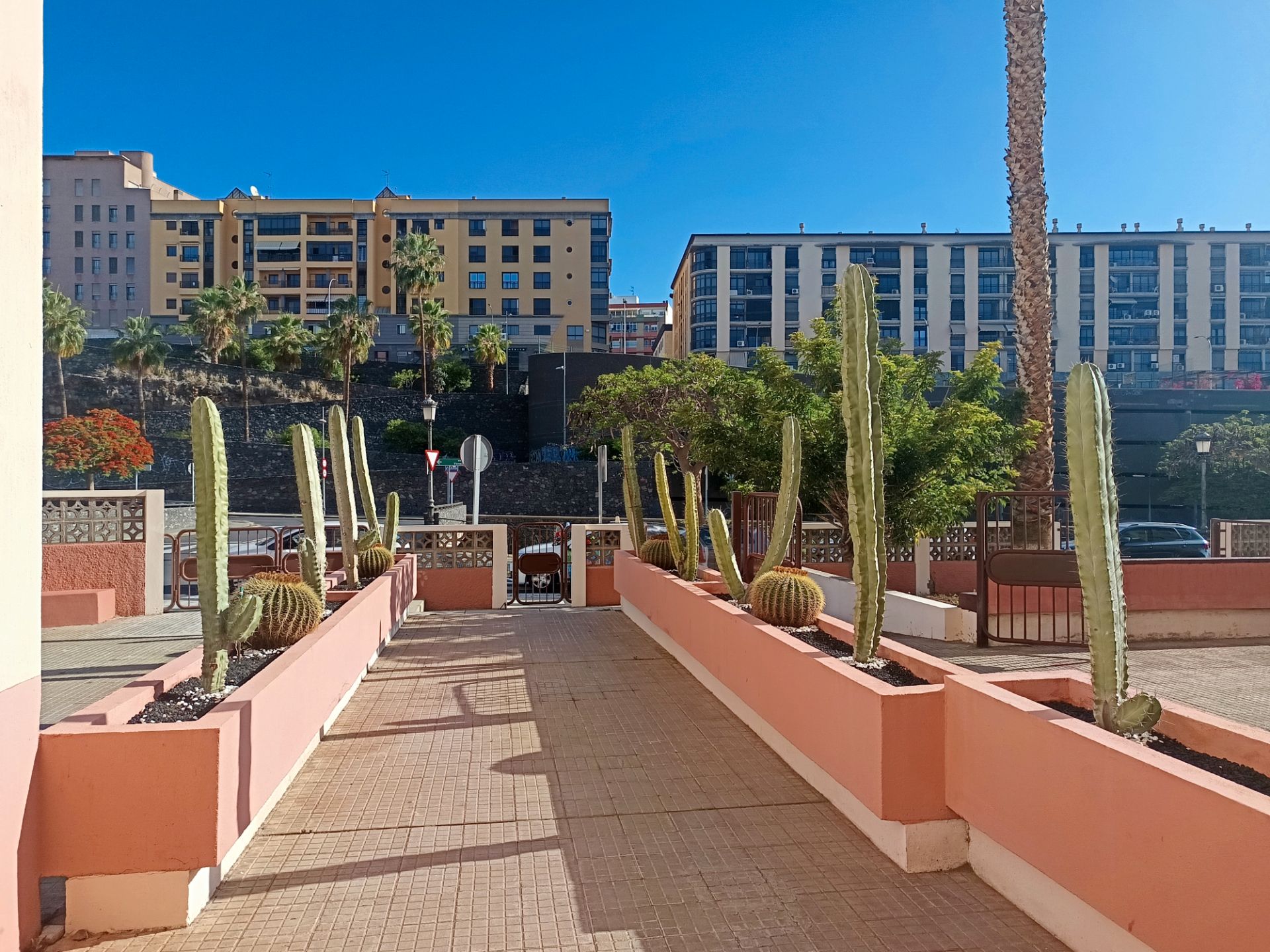 Terrace of Flat for sale in  Santa Cruz de Tenerife Capital  with Air Conditioner, Furnished and Oven
