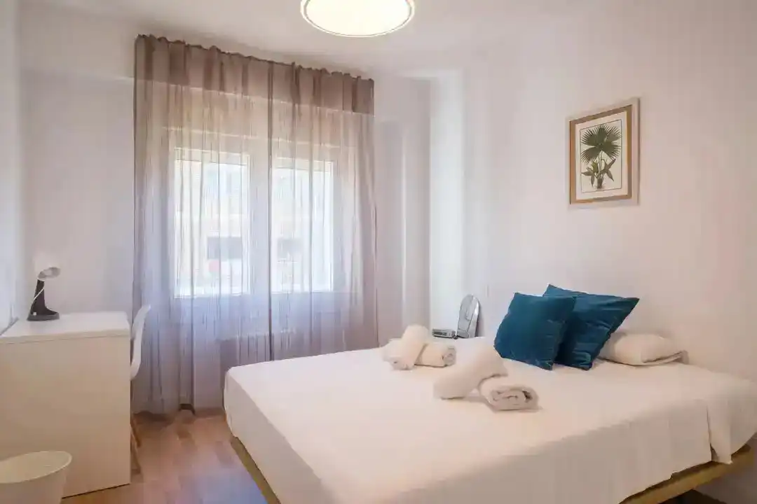 Bedroom of Flat for rent in Zaragoza  with Furnished and Internet
