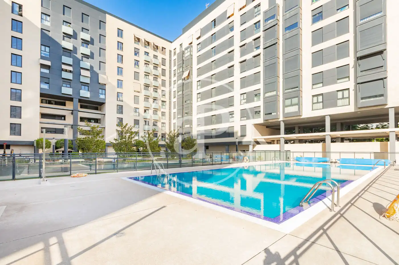 Piscina de Piso en venta en Madrid con Aire acondicionado, Calefacción y Jardín privado