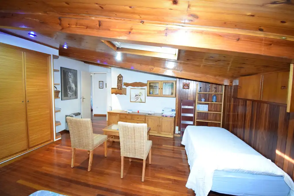 Habitación de Casa adosada en venta en Pontedeume con Calefacción y Jardín privado