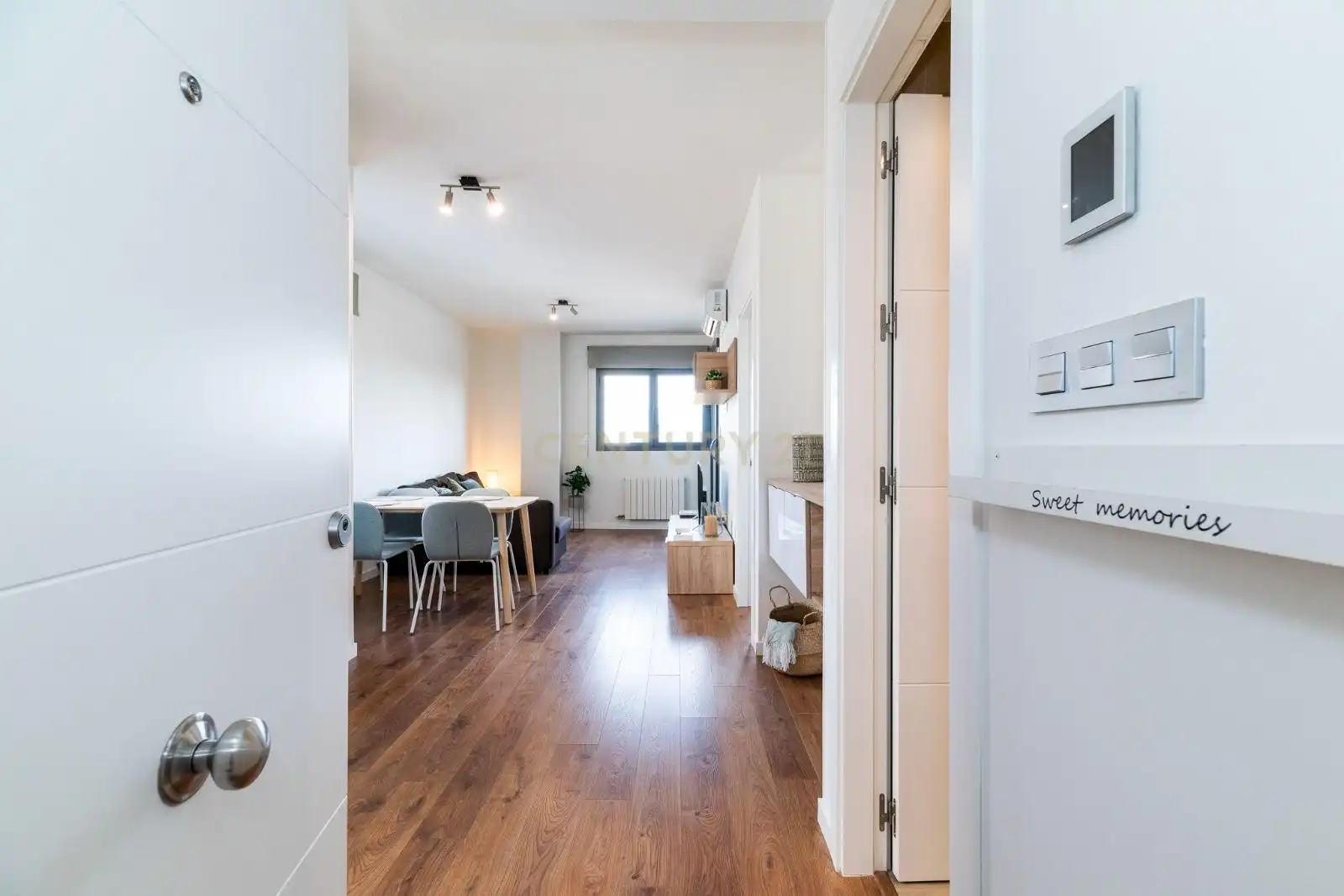 Flat for sale in Granada  with Air Conditioner, Private garden and Oven