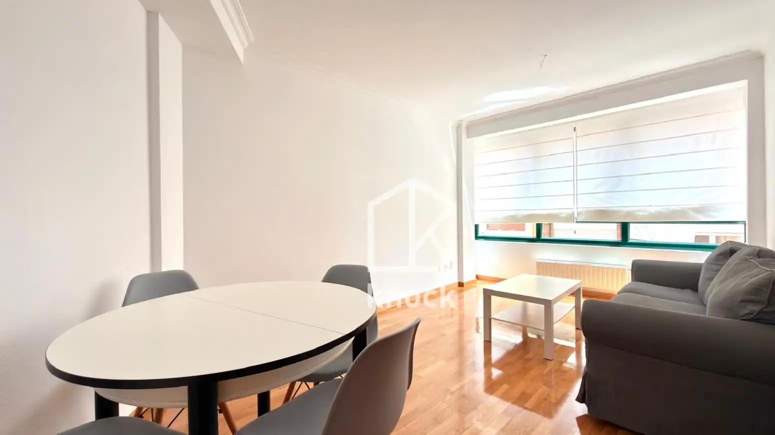 Vista exterior de Piso en venta en Oviedo  con Calefacción