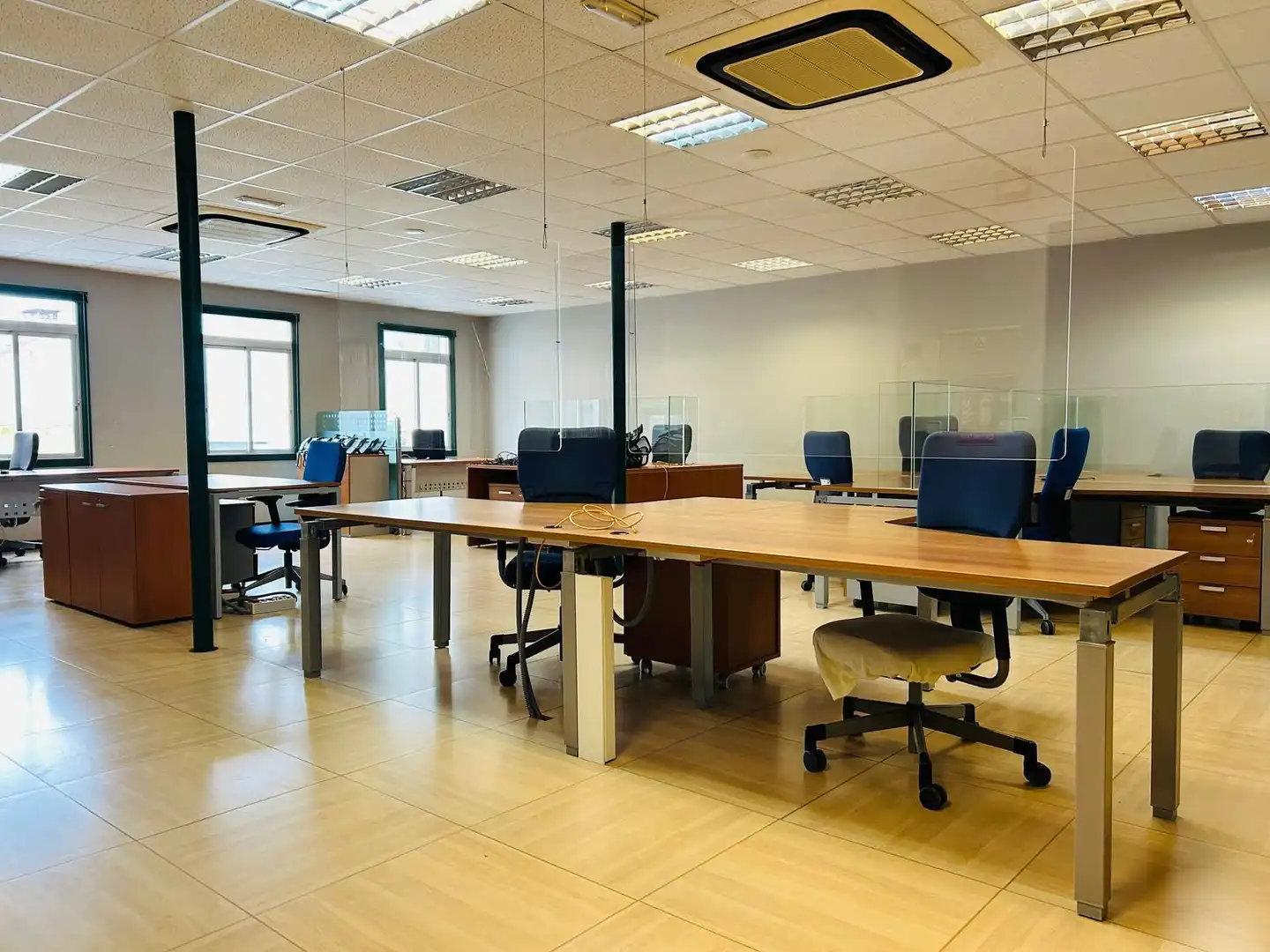 Büro zur Miete in A Coruña Capital  mit Heizung
