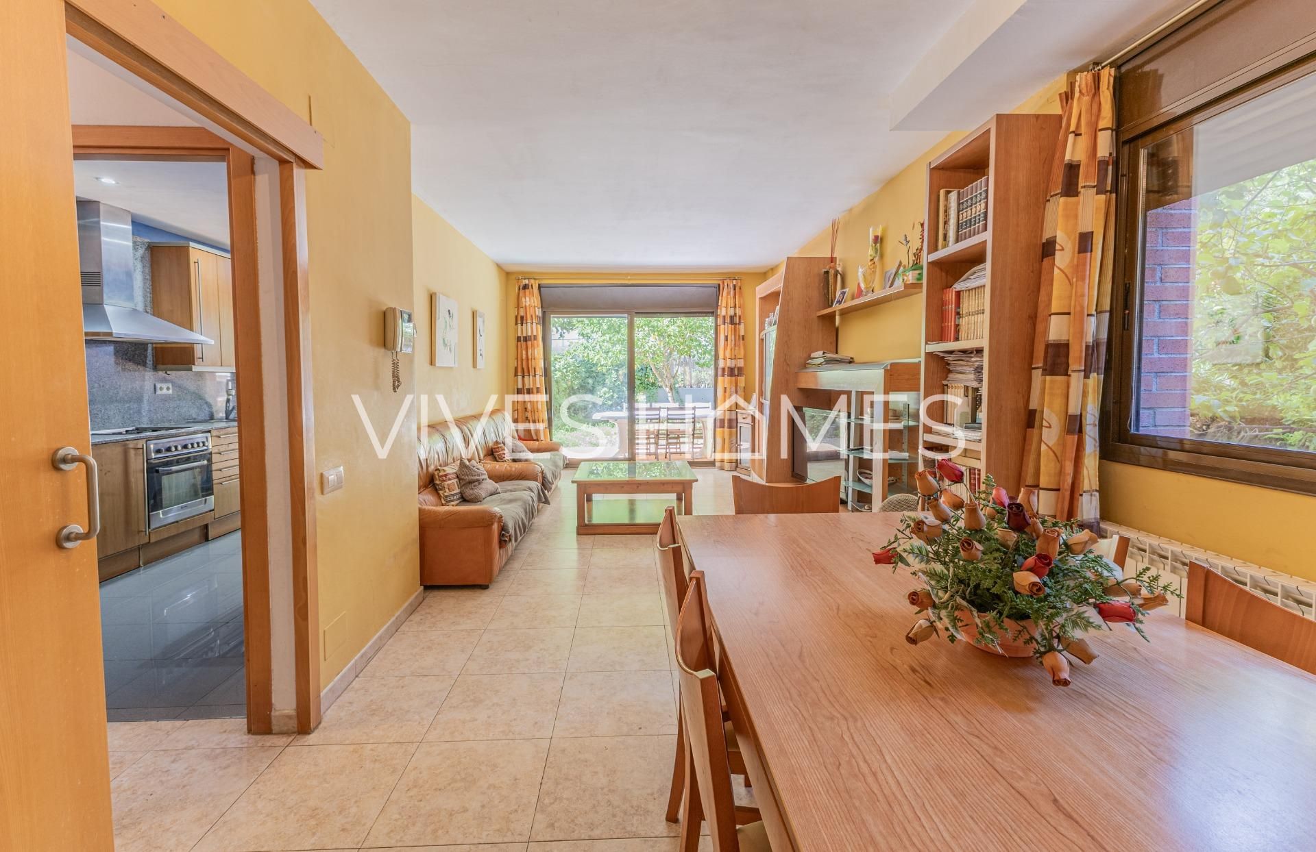 Sala d'estar de Casa adosada en venda en Arenys de Mar amb Aire condicionat, Calefacció i Jardí privat