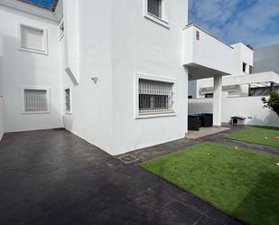 Exterior view of Single-family semi-detached for sale in Chiclana de la Frontera  with Air Conditioner, Heating and Private garden