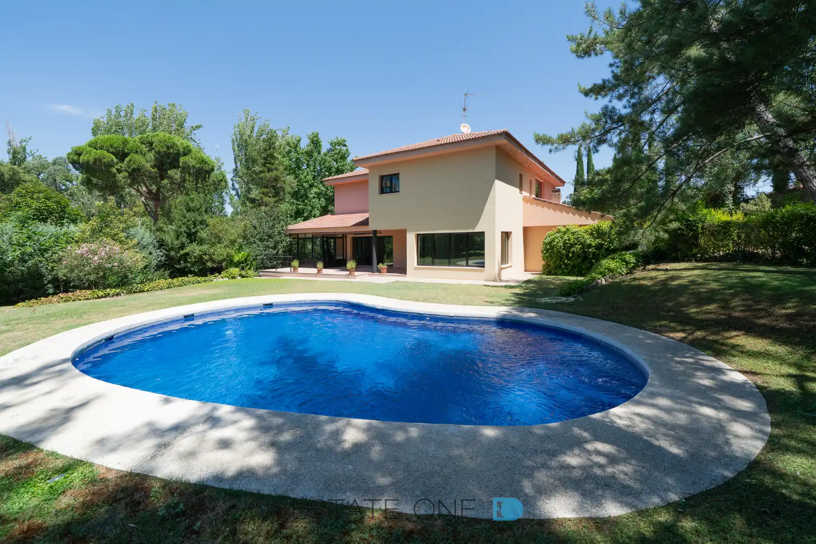 Xalet amb piscina en venda a Somosaguas