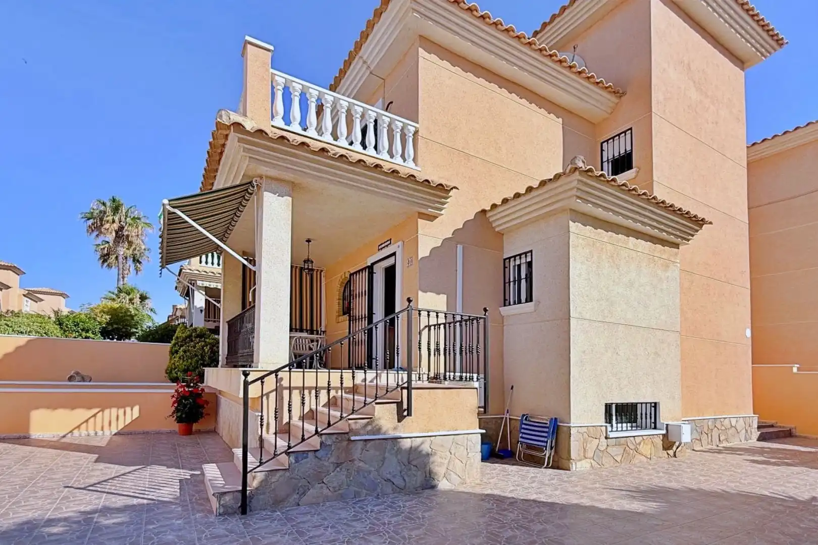 Vista exterior de Casa o xalet en venda en Orihuela amb Calefacció, Jardí privat i Terrassa
