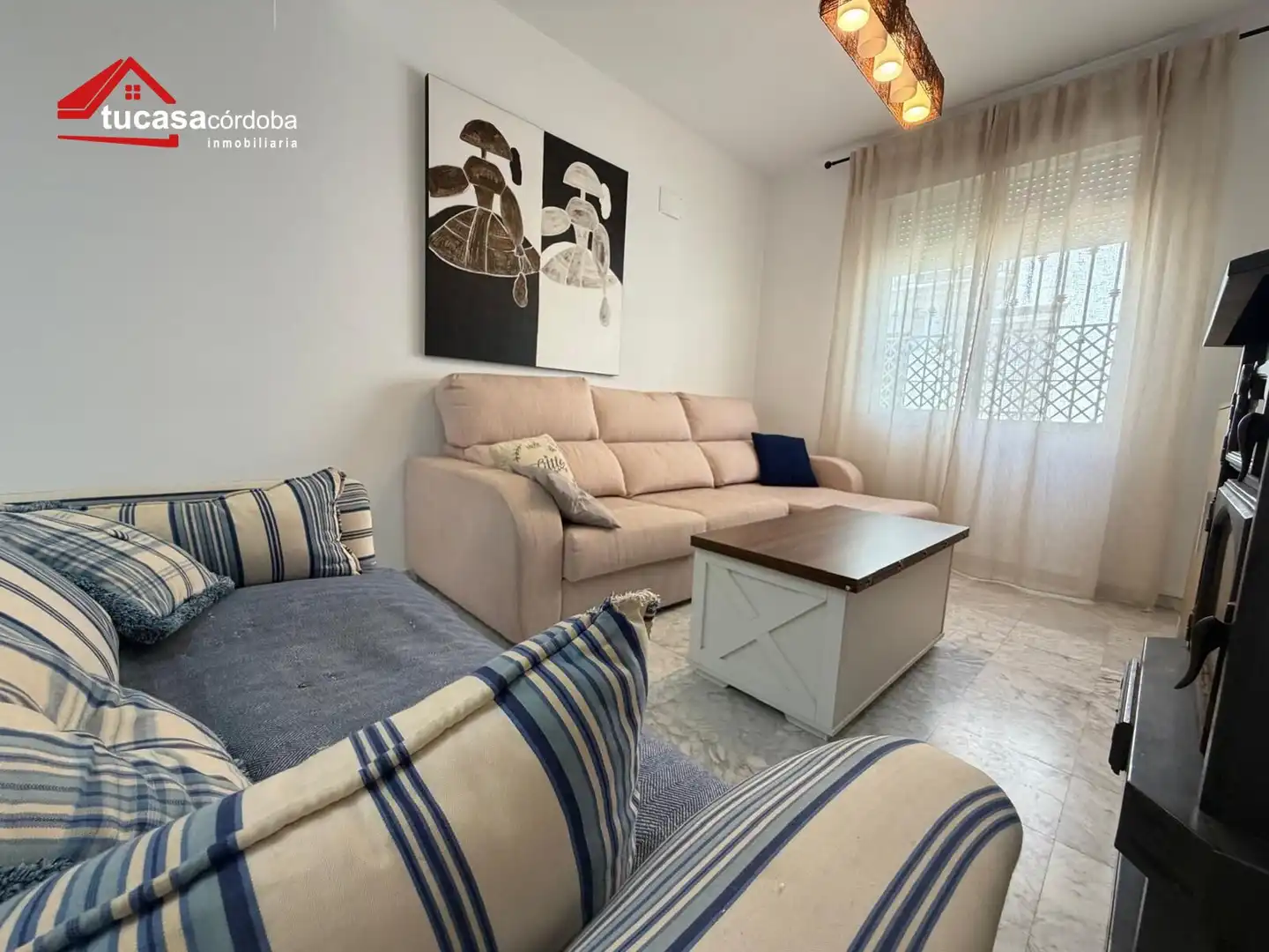 Sala d'estar de Casa adosada en venda en Córdoba amb Aire condicionat i Terrassa