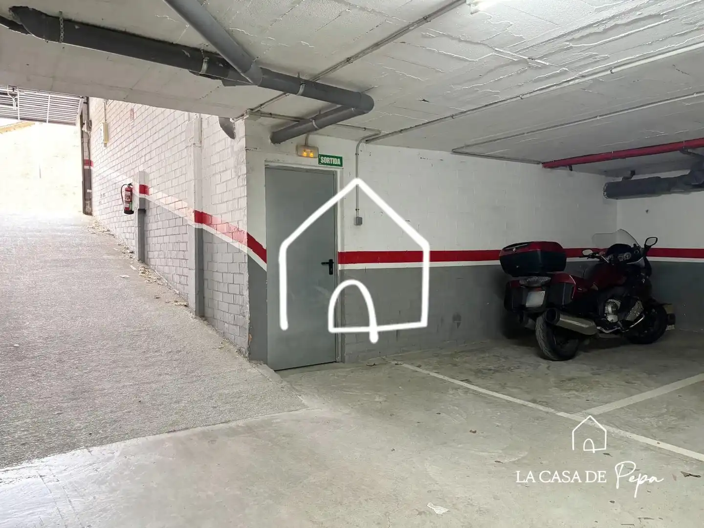 Parking de Ático en venta en Begues con Calefacción, Parquet y Balcón