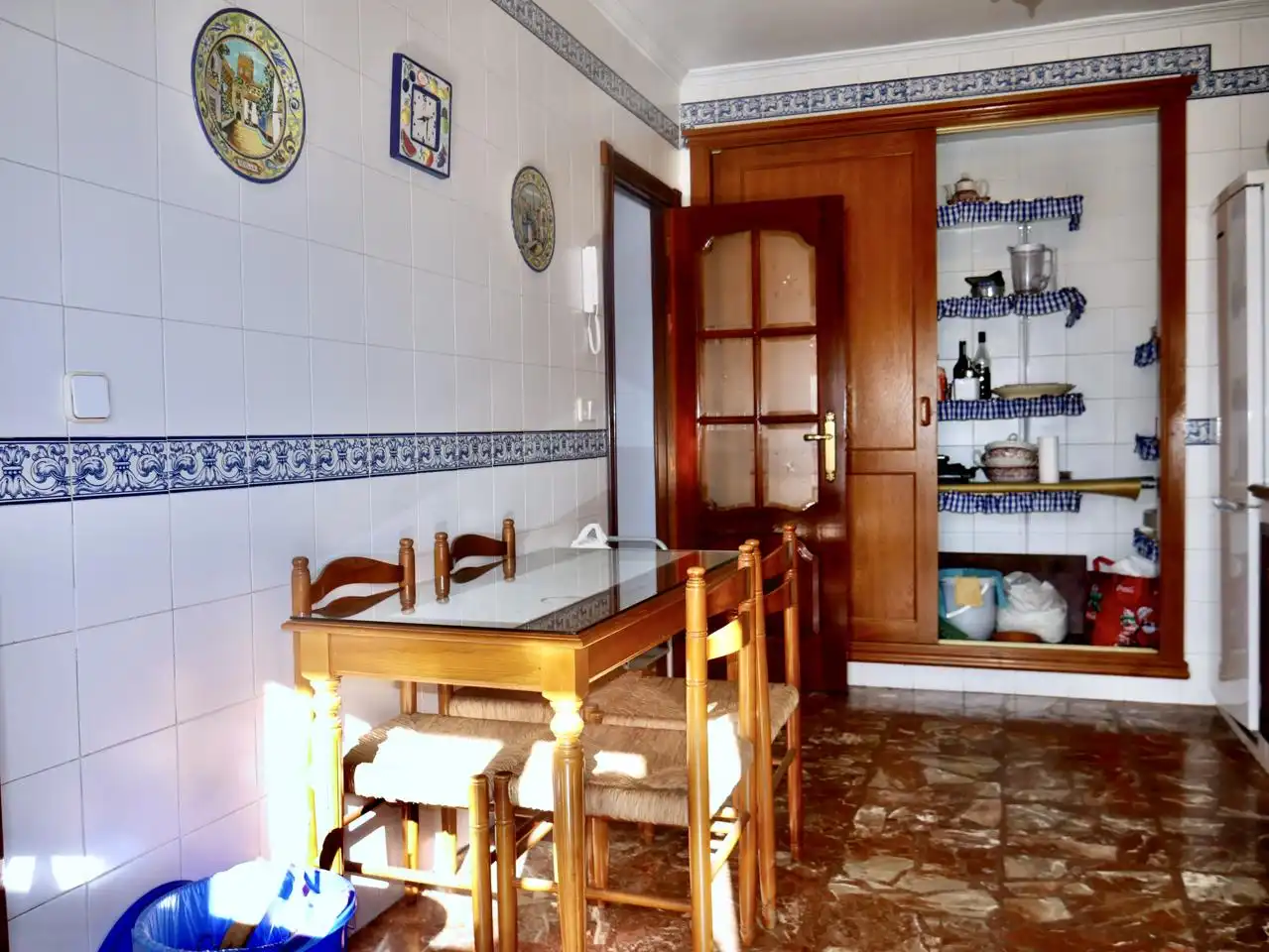 Kitchen of Flat for sale in Sevilla  with Air Conditioner, Terrace and Furnished