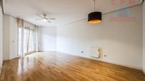 Living room of Flat to rent in  Madrid Capital  with Air Conditioner, Heating and Parquet flooring