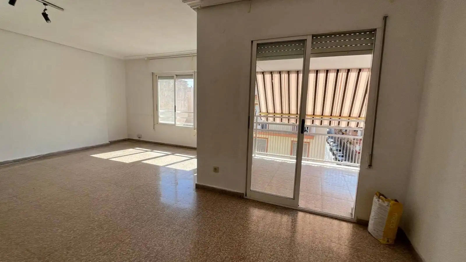Sala d'estar de Pis en venda en Elche / Elx amb Terrassa i Balcó