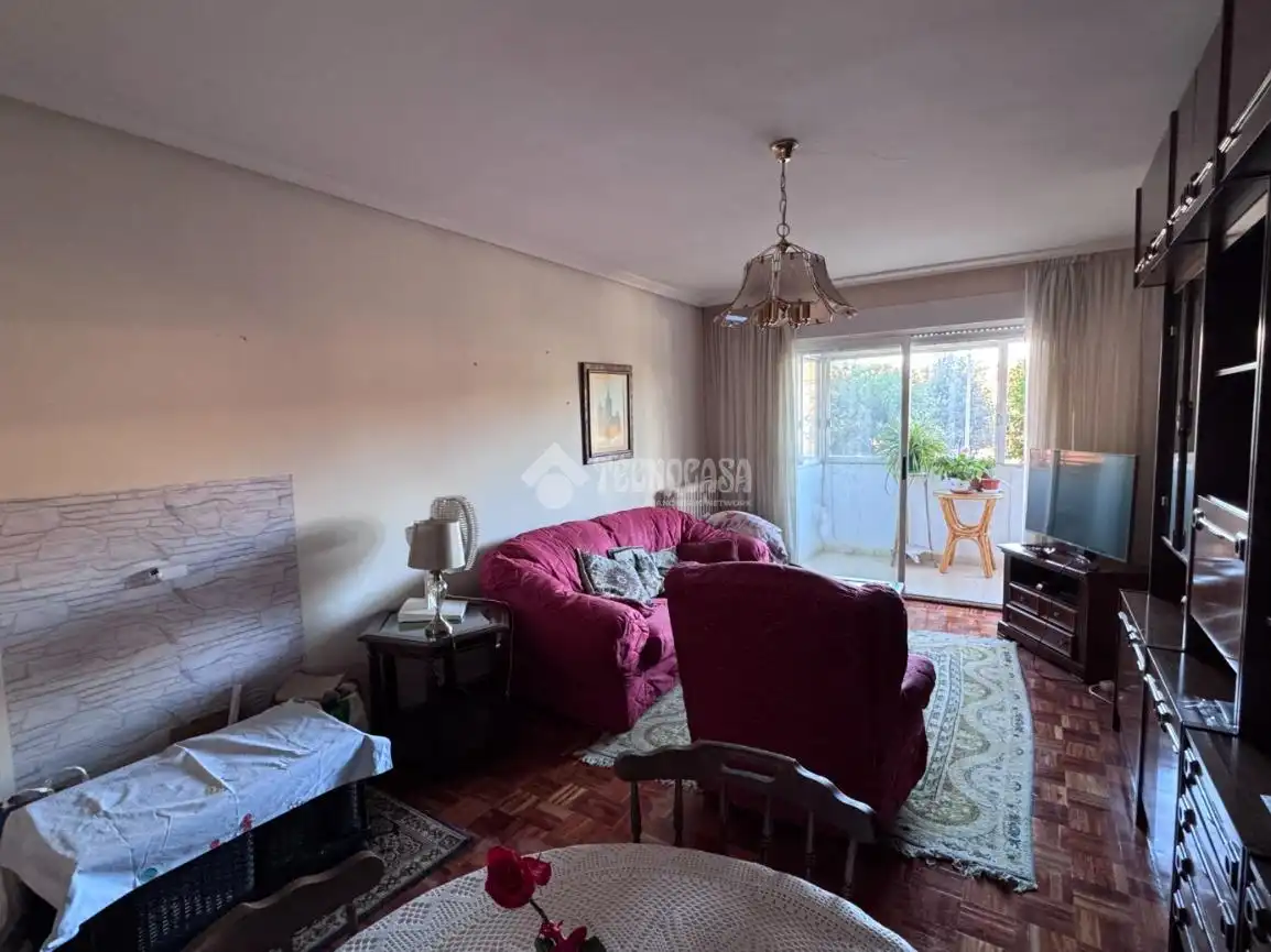 Sala d'estar de Pis en venda en León Capital  amb Calefacció i Parquet