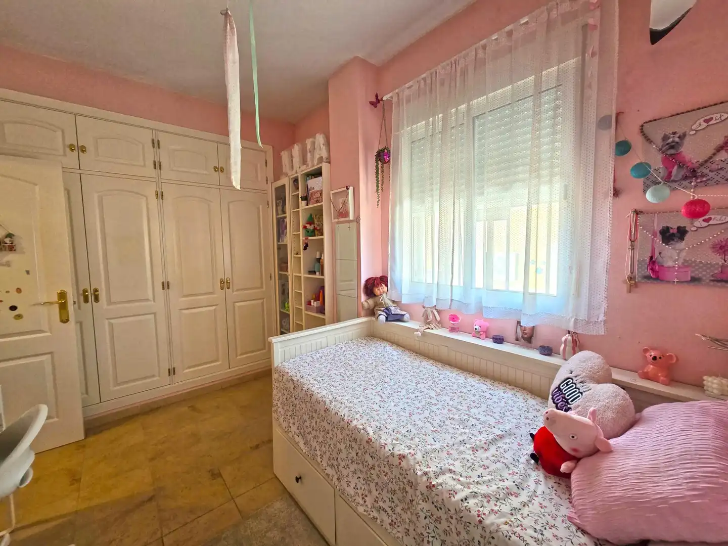 Habitación de Casa adosada en venta en Espartinas con Jardín privado, Terraza y Balcón