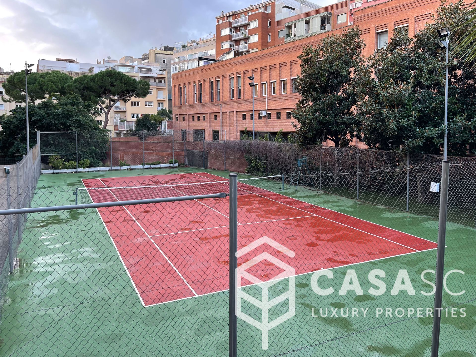 Vista exterior de Pis en venda en  Barcelona Capital amb Calefacció, Parquet i Terrassa