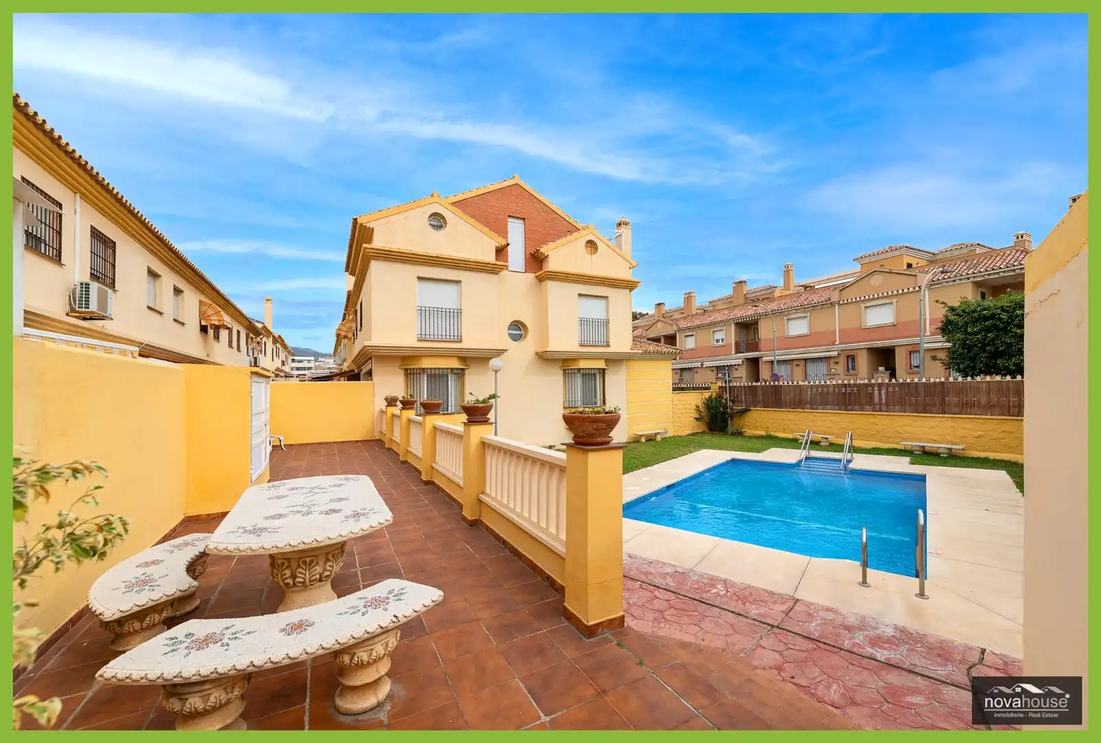 Casa adosada en venta en Calle Albon, Torre de Benagalbón