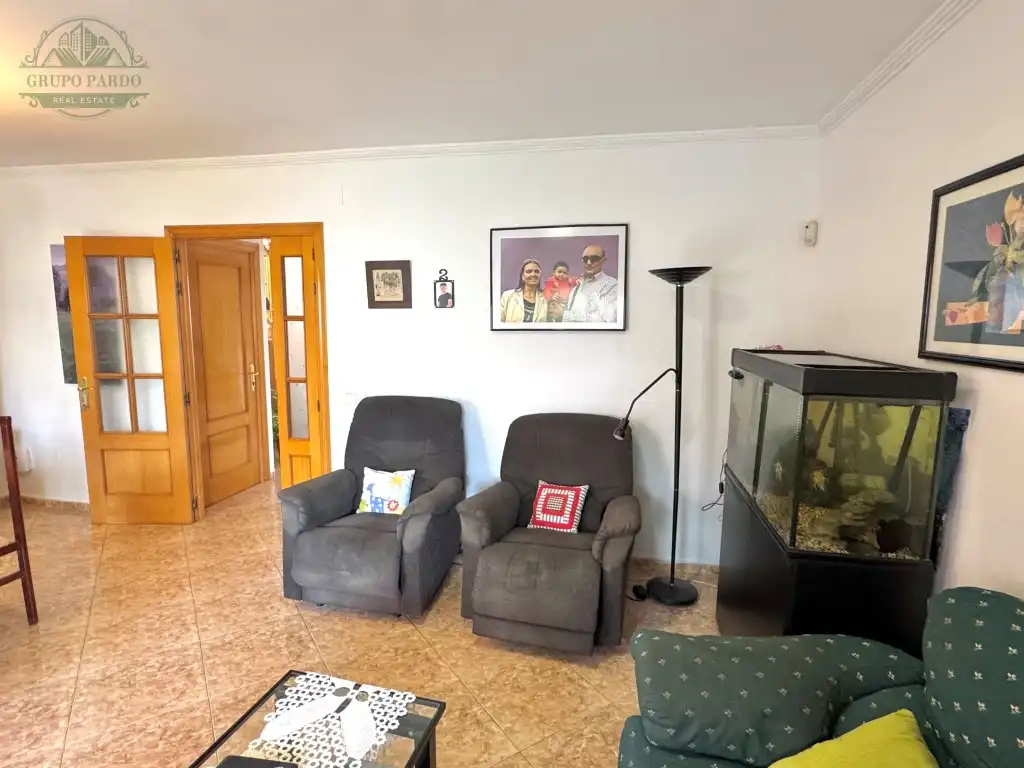 Sala d'estar de Casa adosada en venda en El Vendrell amb Aire condicionat, Balcó i Piscina comunitària