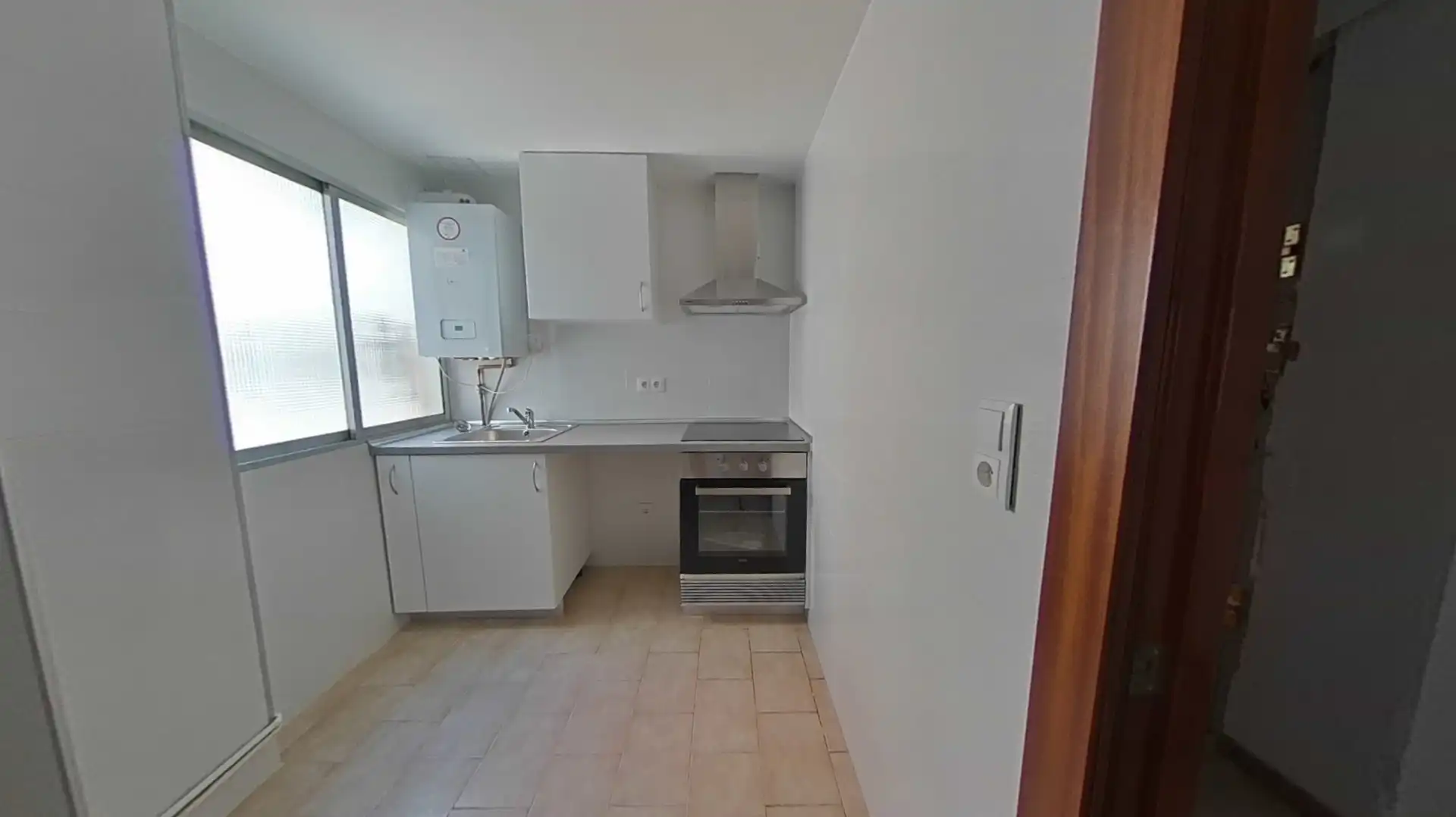 Kitchen of Flat for sale in Zaragoza  with Heating, Parquet flooring and Oven