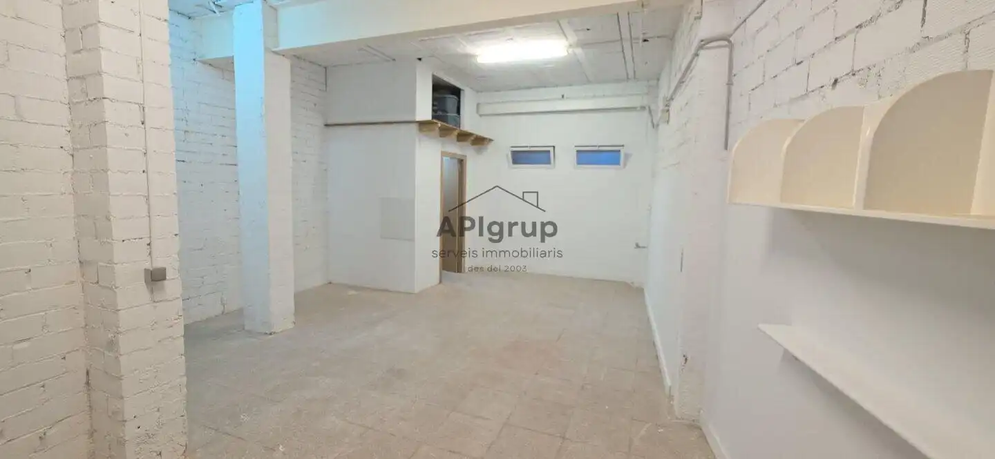 Local comercial en venda a Centre - Sant Oleguer, imagen 3