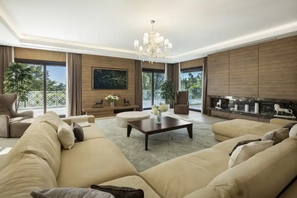 Chalet con piscina en venta en Nueva Andalucía, imagen 2