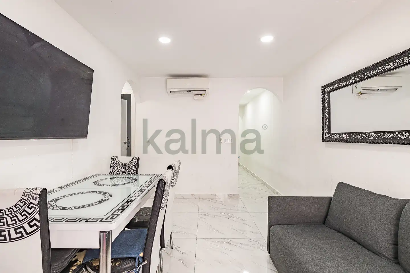 Sala de estar de Piso en venta en Santa Coloma de Gramenet con Aire acondicionado, Calefacción y Amueblado