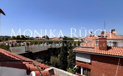 Vista exterior de Àtic en venda en Sant Cugat del Vallès amb Aire condicionat, Terrassa i Piscina