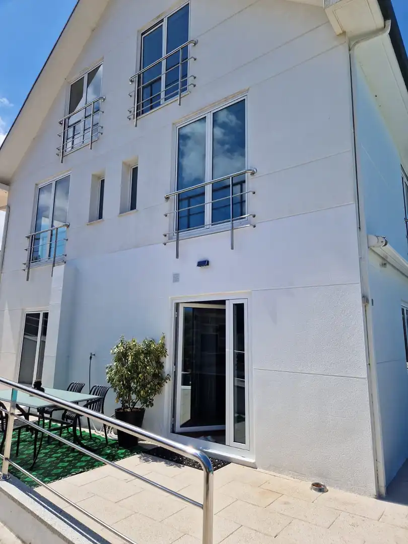 Terrassa de Casa o xalet en venda en Oleiros amb Calefacció, Jardí privat i Terrassa