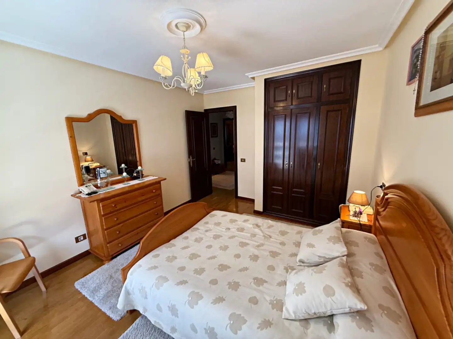Habitación de Casa adosada en venta en Oviedo  con Calefacción, Jardín privado y Parquet