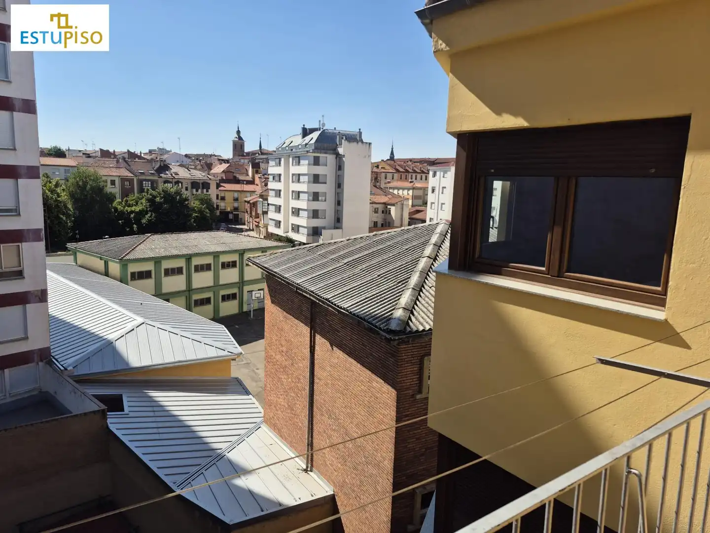 Terrassa de Pis en venda en León Capital  amb Calefacció, Terrassa i Moblat