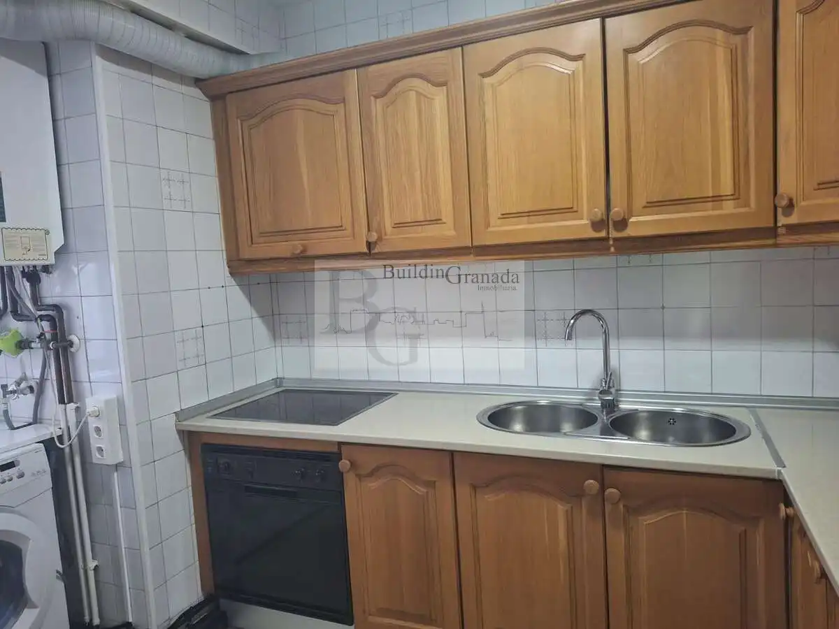 Cuina de Pis de lloguer en Granada amb Calefacció, Terrassa i Moblat