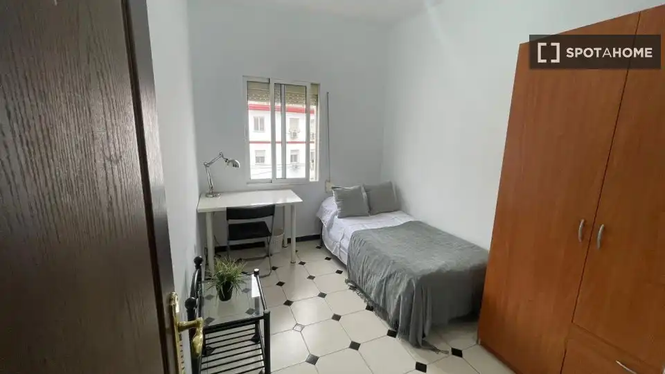 Room in Triana Este