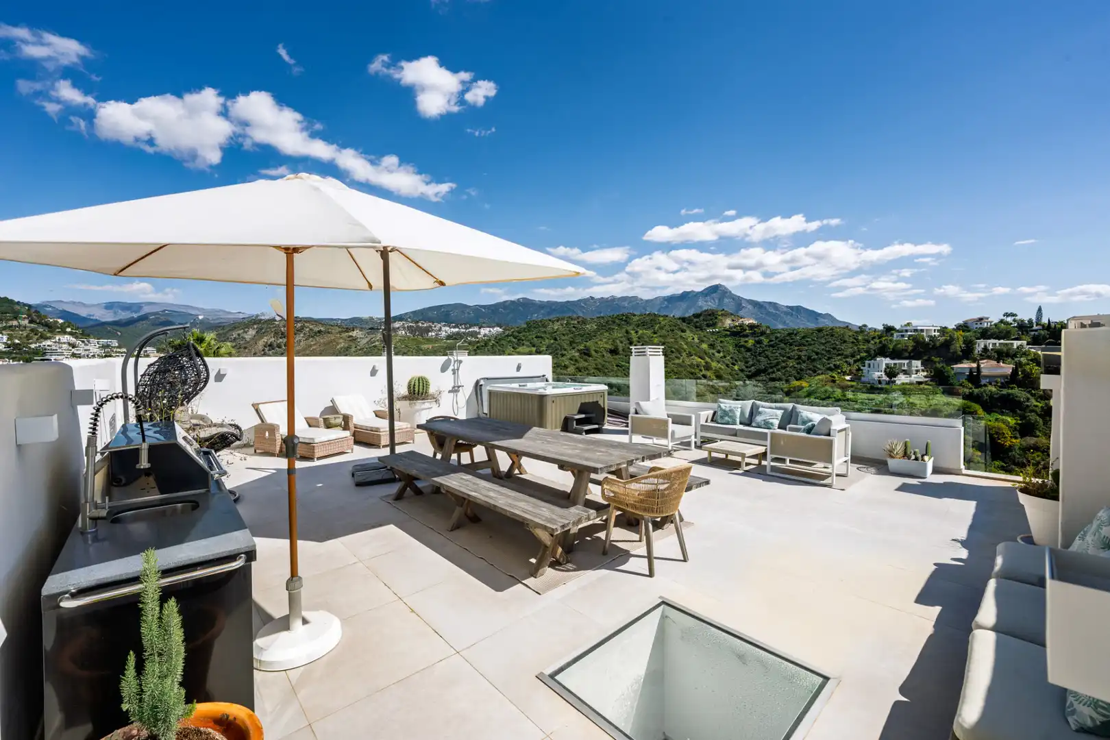 Terraza de Ático en venta en Benahavís con Aire acondicionado, Terraza y Piscina