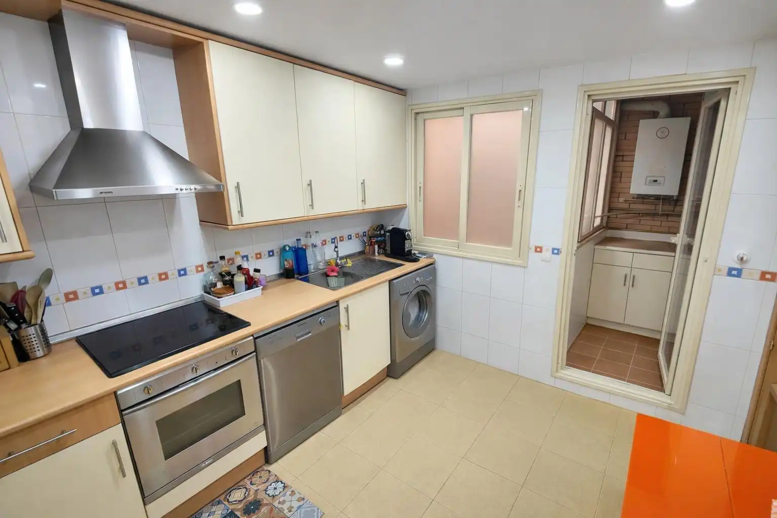 Küche von Wohnung zum Verkauf in Valdemoro mit Klimaanlage, Parkett und Abstellraum