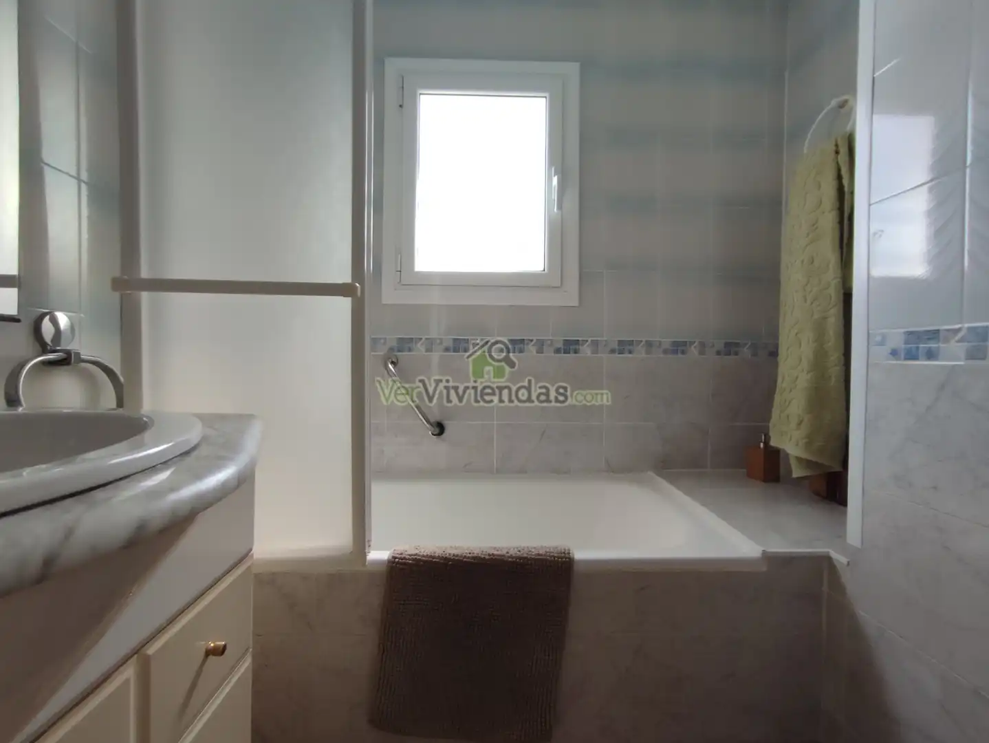 Baño de Casa o chalet en venta en Vallirana con Calefacción, Jardín privado y Terraza