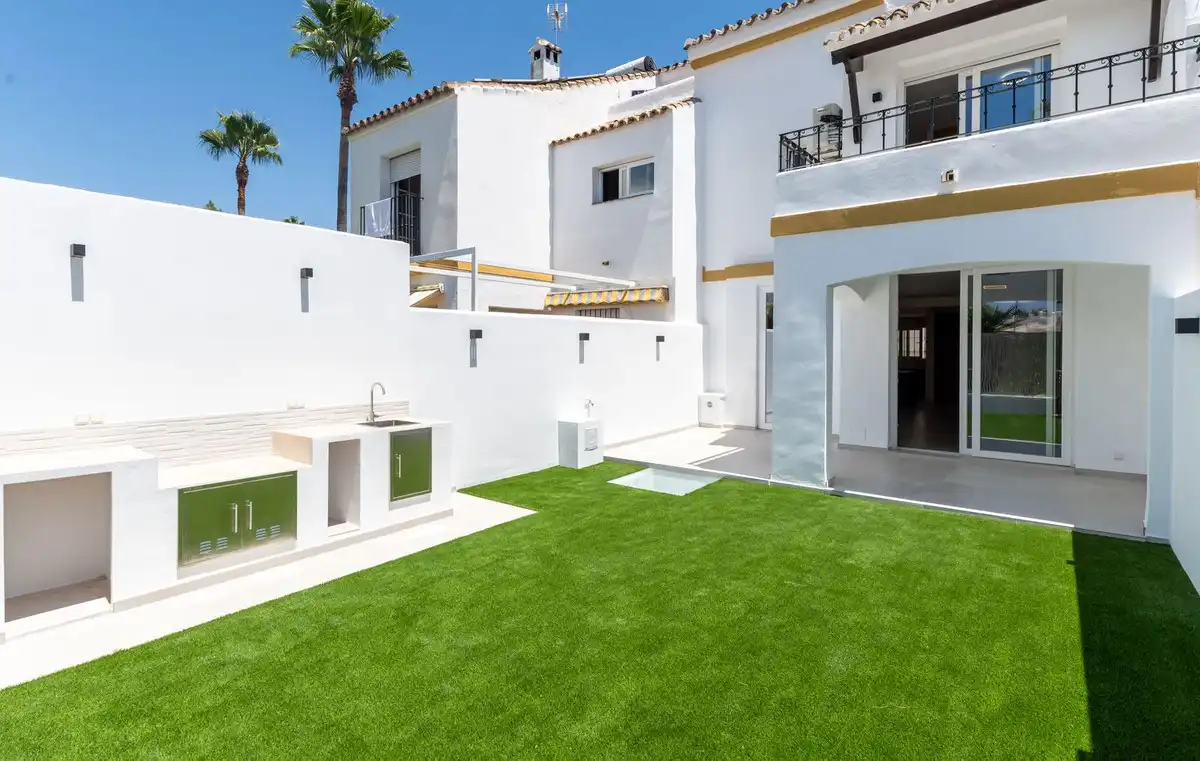Terraza de Casa adosada en venta en Estepona con Aire acondicionado, Jardín privado y Terraza