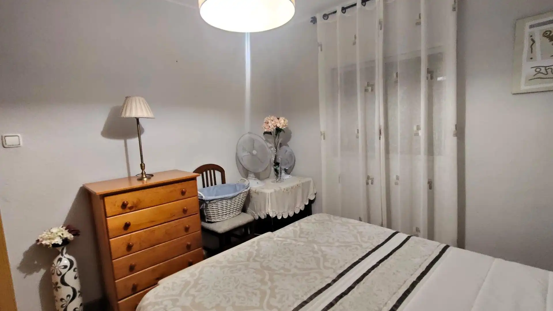 Habitación de Piso de alquiler en Plasencia con Aire acondicionado, Terraza y Amueblado