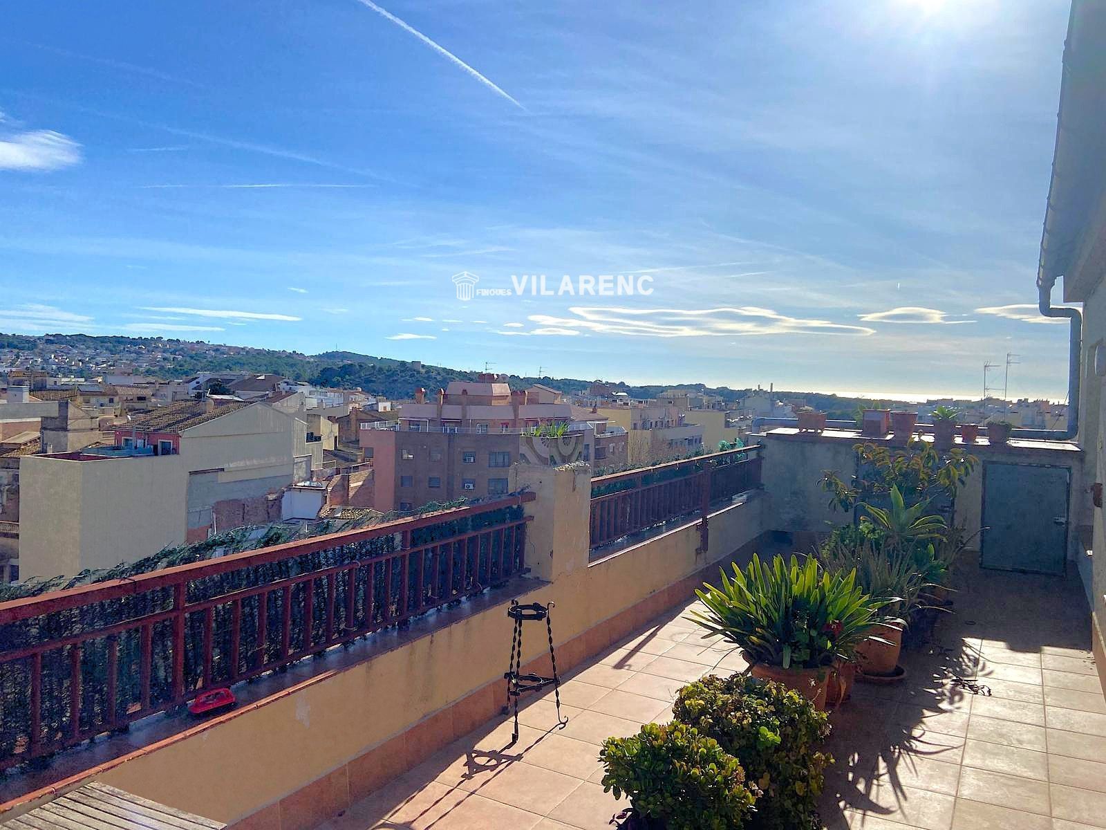 Vista exterior de Àtic en venda en El Vendrell amb Terrassa