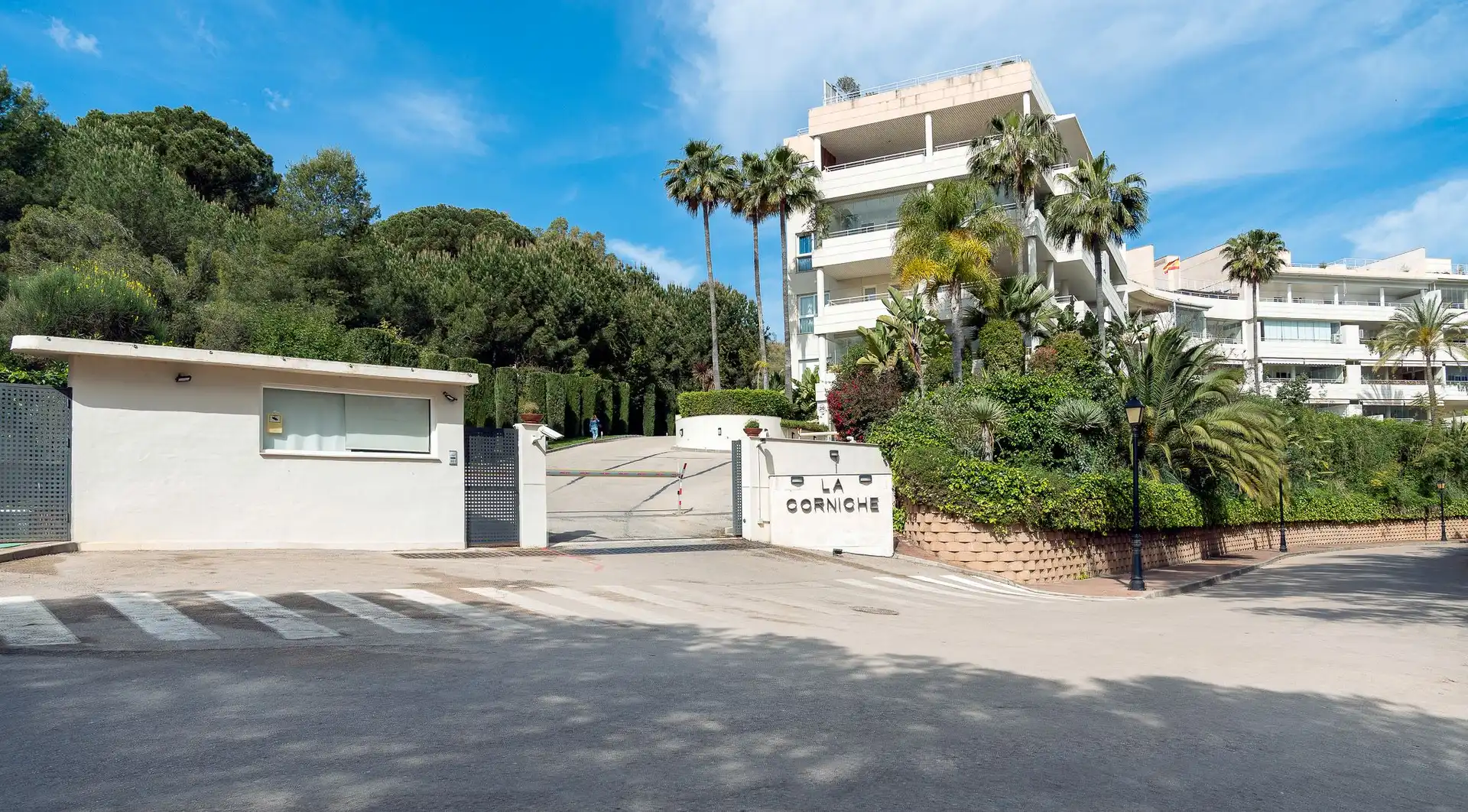 Vista exterior de Planta baja en venta en Marbella con Aire acondicionado, Calefacción y Jardín privado
