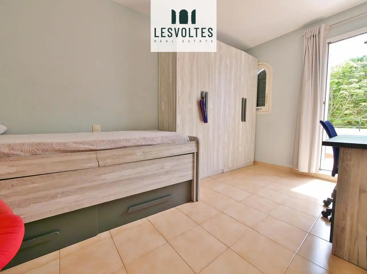 Houses for sale in Carrer de Martí Jordi Frigola, Centre