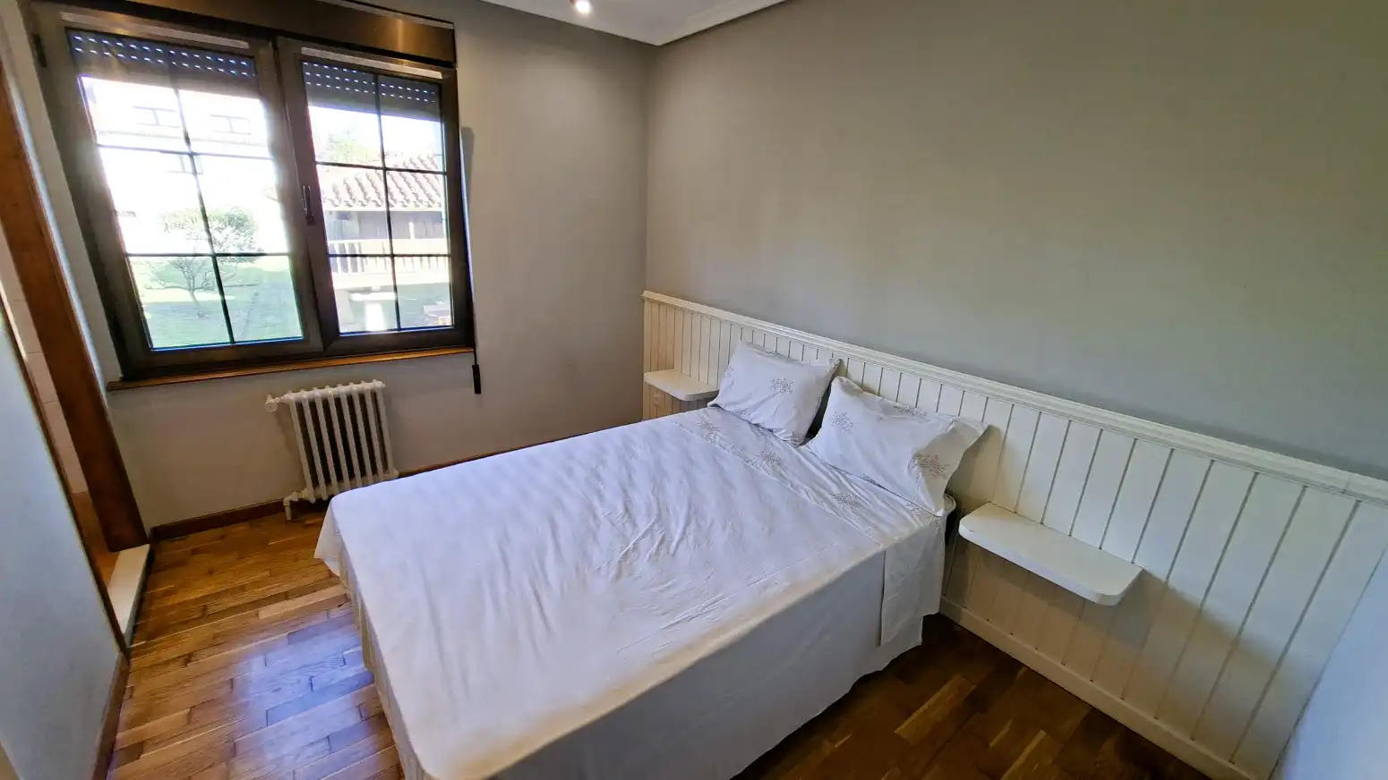 Habitación de Casa o chalet de alquiler en Gijón  con Calefacción, Jardín privado y Parquet