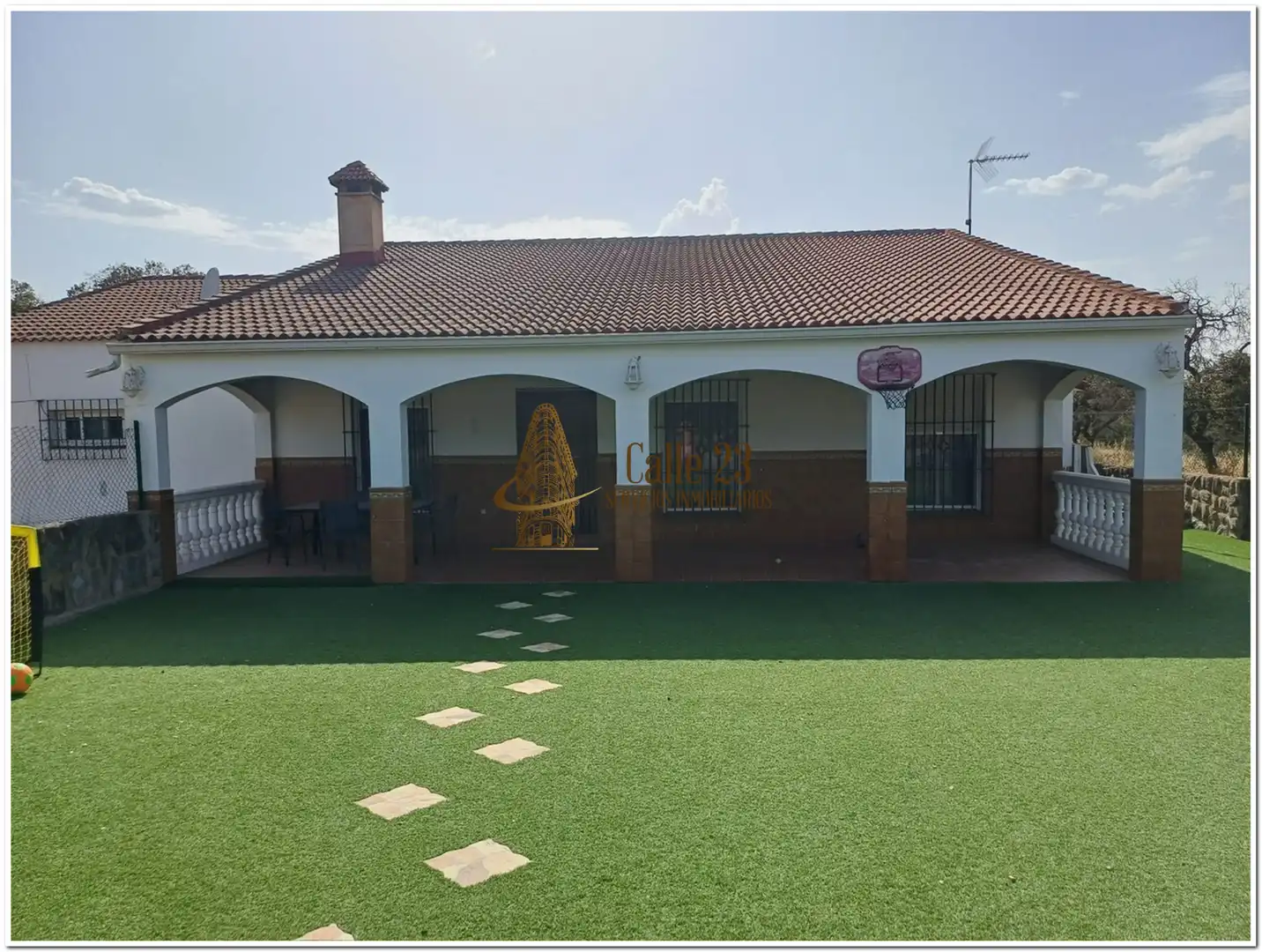 Außenansicht von Haus oder Chalet zum Verkauf in Zalamea la Real mit Klimaanlage, Heizung und Privatgarten