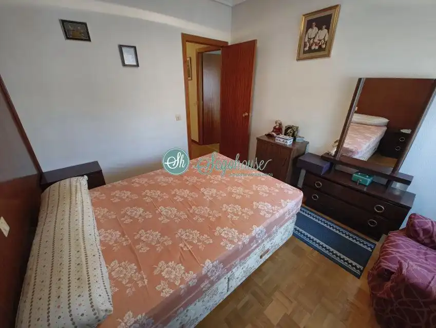 Bedroom of Flat for sale in Segovia  with Heating, Parquet flooring and Terrace