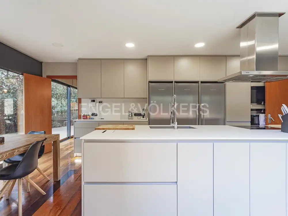 Cocina de Casa o chalet en venta en Barcelona con Aire acondicionado, Calefacción y Jardín privado