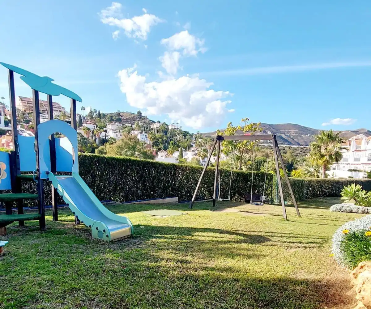 Apartamento con piscina en venta en Nueva Andalucía, imagen 3