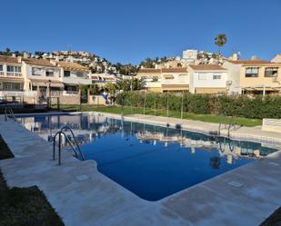 Piscina de Casa adosada en venda en Rincón de la Victoria amb Aire condicionat, Calefacció i Terrassa