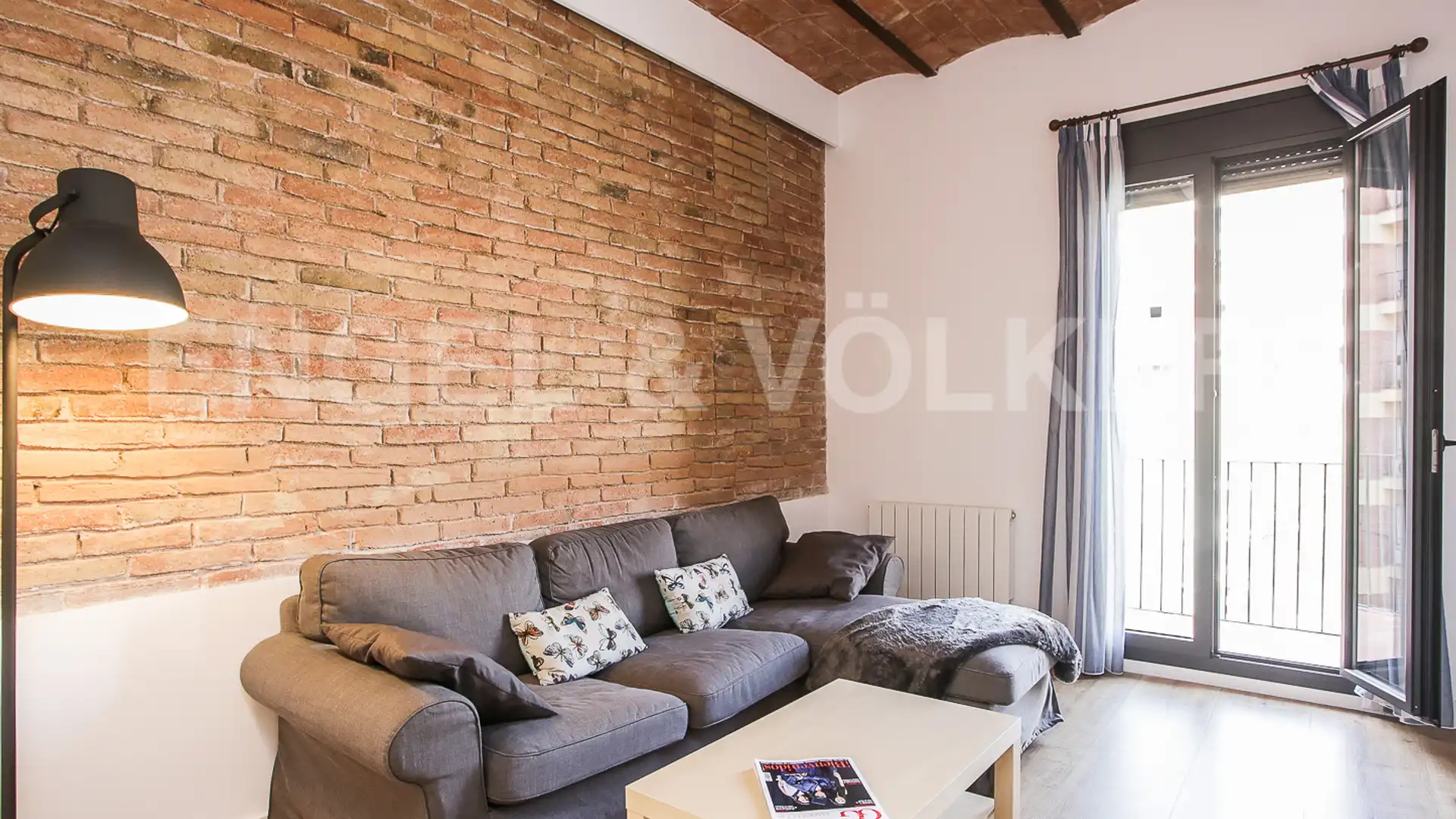 Living room of Flat for sale in  Barcelona Capital  with Air Conditioner, Heating and Parquet flooring