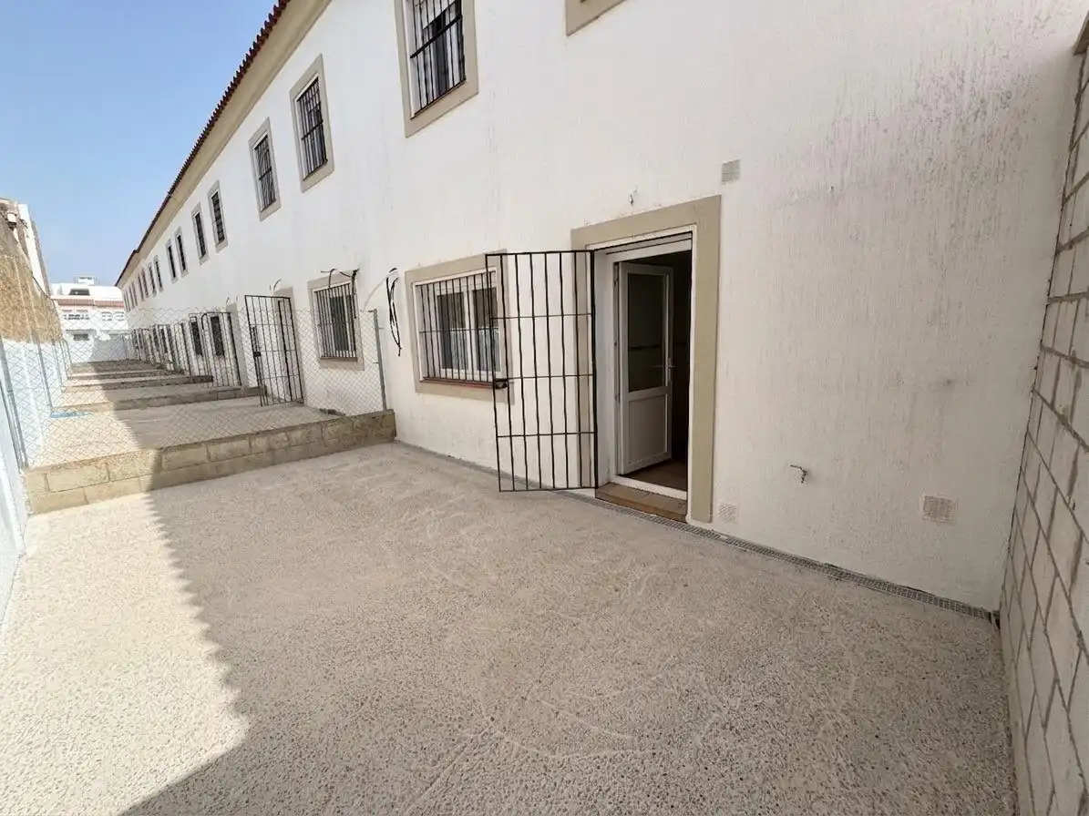 Vista exterior de Casa adosada en venta en Campillos con Jardín privado y Terraza