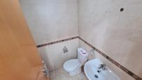 Bany de Casa o xalet en venda en Santa Oliva amb Calefacció, Jardí privat i Terrassa